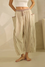 Load image into Gallery viewer, Plus Textured Cropped Pants
