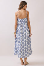 Load image into Gallery viewer, Printed Flowy Silhouette Maxi Dress
