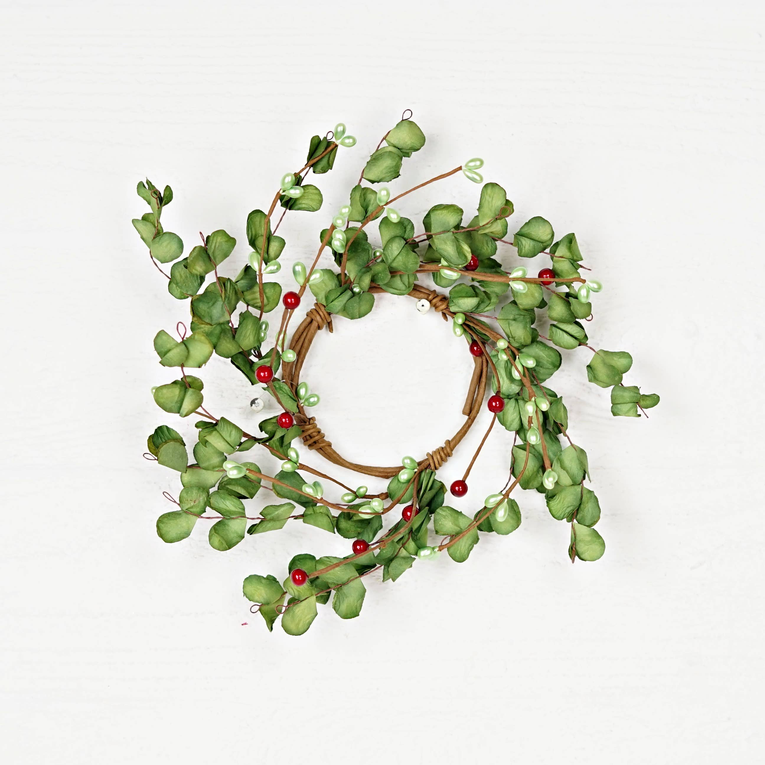 Ring-Ruffled Green Boxwood Leaves with Berry