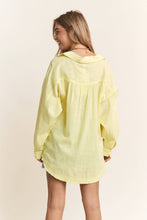 Load image into Gallery viewer, Lemon Raw Edge Button Up Top
