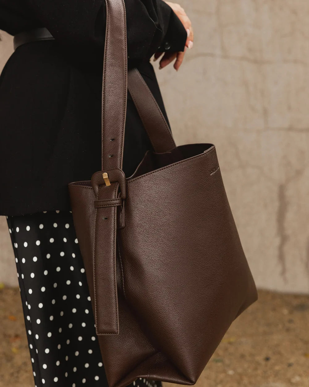 Chocolate Peyton shoulder bag for everyday wear