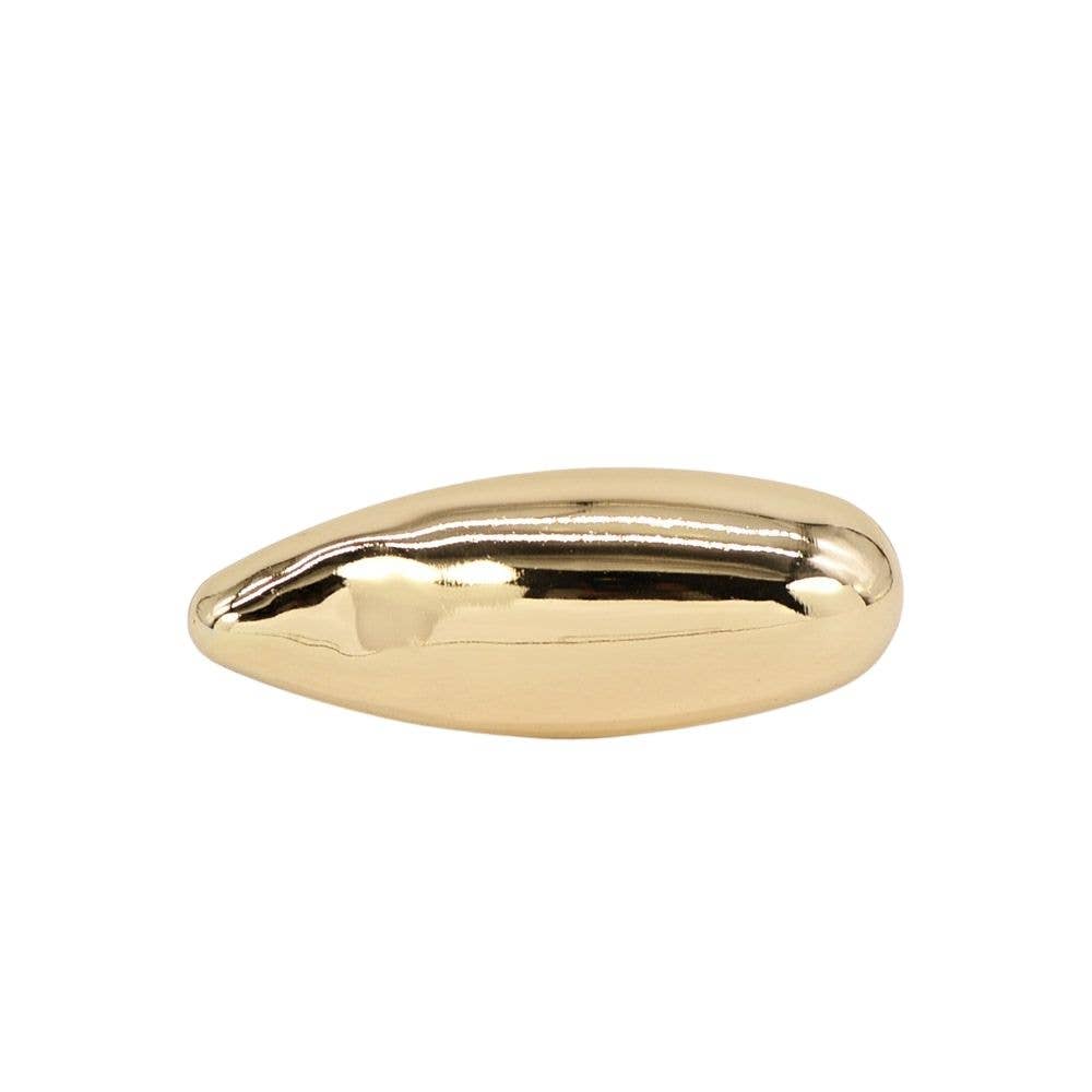 Smooth oval brooch with a clean polished silhouette and timeless design.