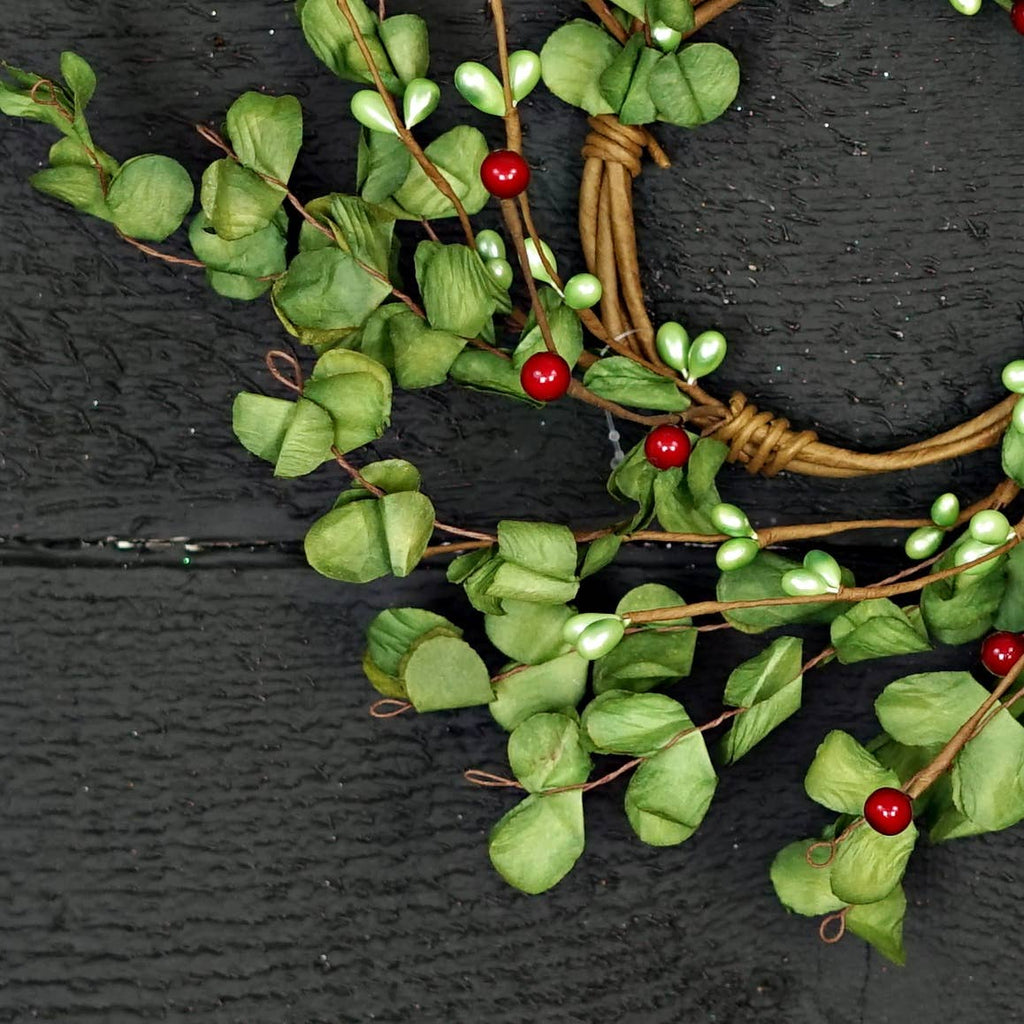 Ring-Ruffled Green Boxwood Leaves with Berry