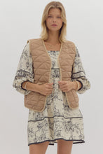 Load image into Gallery viewer, Camel Scallop Trim Quilted Vest
