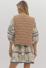 Load image into Gallery viewer, Camel Scallop Trim Quilted Vest
