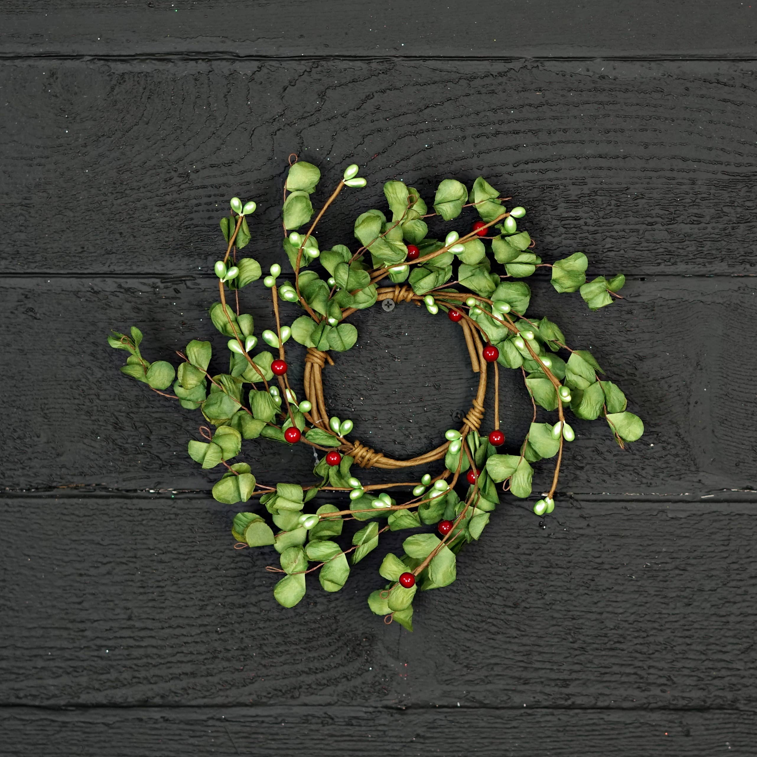 Ring-Ruffled Green Boxwood Leaves with Berry