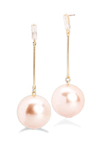 Load image into Gallery viewer, Audrey Pearl Drop Earring Blush

