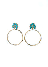 Load image into Gallery viewer, Gold Hammered Hoop Earring Turquoise Flower Post
